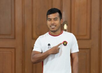 Rasa senang dan bangga terpancar dari raut wajah seorang Junaedi, usai dipastikan lolos membela Merah Putih untuk Paralimpiade 2024 Paris. Anak petani dan penggembala kambing ini ingin meraih medali emas diajang bergengsi empat tahunan di cabor blind judo.(foto:egan/kemenpora.go.id)