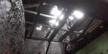 Kebakaran menimpa rumah kakek yang sedang sakit di Jatinangor Kabupaten Sumedang, tepatnya di Dusun Cisempur RT 03 RW 05 Desa Cisempur Kecamatan Jatinangor Kabupaten Sumedang Provinsi Jawa Barat.(FOTO: Istimewa)