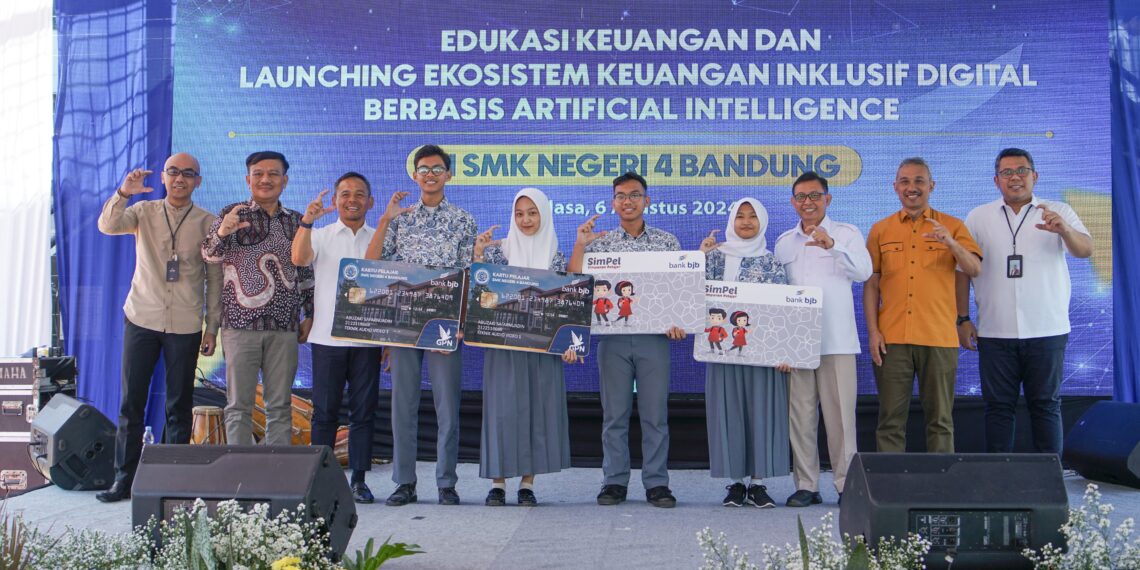 bank bjb berkolaborasi dengan SMK Negeri 4 Kota Bandung, bersama Otoritas Jasa Keuangan (OJK), dan PT Curaweda Palagan Innotech, meluncurkan Program Ekosistem Keuangan Inklusif Digital berbasis AI yang dilaksanakan di SMK Negeri 4 Kota Bandung, Selasa, 6 Agustus 2024.