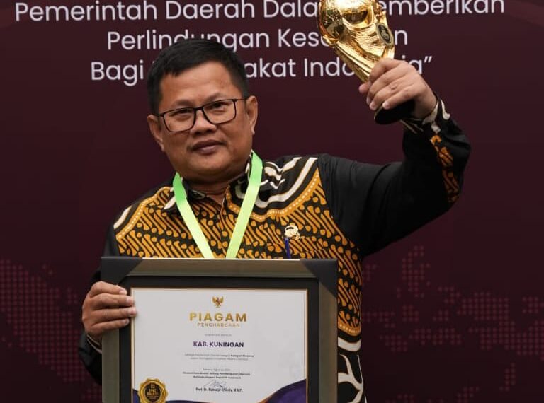 Menjelang perayaan HUT ke-79 Republik Indonesia dan Hari Jadi Kuningan ke-526, Kabupaten Kuningan meraih prestasi gemilang dengan mendapatkan predikat Universal Health Coverage (UHC) kategori pratama pada UHC Awards 2024.(FOTO: Humas Pemkab Kuningan)