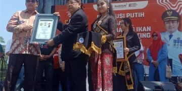 Kabupaten Sumedang berhasil mencatatkan namanya sebagai kabupaten dengan jumlah peserta terbanyak dalam Gerakan Revolusi Putih dan Gemar Makan Ikan Tangkal Stunting.(FOTO: Humas Pemkab Sumedang)