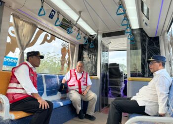 Menteri Perhubungan Budi Karya Sumadi menguji coba trem otonom (Autonomous Rail Transit/ART) di Ibu Kota Nusantara (IKN) pada Minggu (11/8).