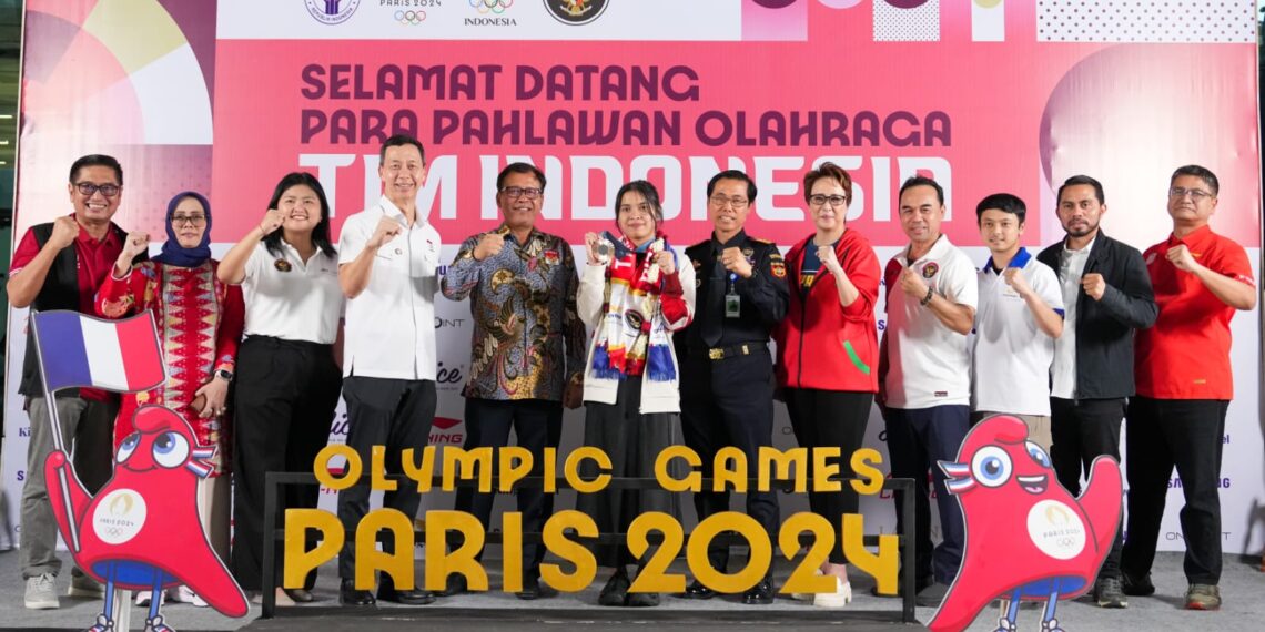 Kemenpora RI) sambut kedatangan atlet bulutangkis tunggal putri Indonesia, Gregoria Mariska Tunjung saat tiba di tanah air. Kemenpora harap prestasi Gregoria jadi inspirasi atlet muda tanah air lainnya.(foto:egan/kemenpora.go.id)