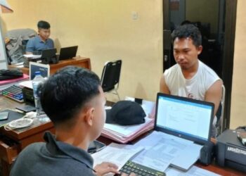 Usep Mulyadi (46), pelaku pelecehan seksual terhadap wanita pegawai Pertashop, menjalani pemeriksaan Unit PPA Satreskrim Polres Cianjur.(Foto:Istimewa).