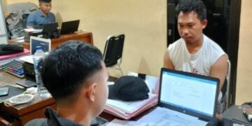 Usep Mulyadi (46), pelaku pelecehan seksual terhadap wanita pegawai Pertashop, menjalani pemeriksaan Unit PPA Satreskrim Polres Cianjur.(Foto:Istimewa).