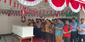 Duta Besar RI untuk Bangladesh, Heru H. Subolo, bersama staf KBRI Dhaka, juga menggelar shalat jenazah secara berjamaah.