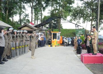 Sekitar 1.200 personel gabungan dari Satpol PP, Dinas Perhubungan, Damkar, BPBD, Kepolisian, Brimob, TNI, dan Garnisun turut membantu dalam pembongkaran bagi pedagang yang belum membongkar secara mandiri.