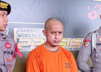 Samsul Hayatuloh, pelaku penipuan si 'raja tega' membawa kabur puluhan sepeda motor, diringkus Satreskrim Polres Tasikmalaya Kota
(Foto:Istimewa).