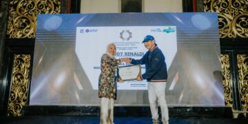 Penyerahan penghargaan untuk bank bjb di acara Indonesia Marketing Festival 2024.(FOTO: Istimewa)