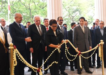 Menteri Luar Negeri Republik Indonesia, Retno Marsudi, meresmikan Gedung Pancasila hari ini, bertepatan dengan peringatan Hari Ulang Tahun Kementerian Luar Negeri (Kemlu). Gedung tersebut telah melalui proses restorasi intensif selama 10 bulan, yang mengembalikannya ke desain aslinya dari tahun 1945.(FOTO: Kemlu)