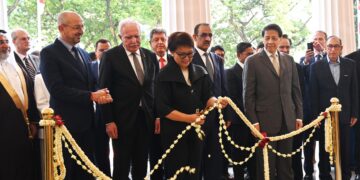 Menteri Luar Negeri Republik Indonesia, Retno Marsudi, meresmikan Gedung Pancasila hari ini, bertepatan dengan peringatan Hari Ulang Tahun Kementerian Luar Negeri (Kemlu). Gedung tersebut telah melalui proses restorasi intensif selama 10 bulan, yang mengembalikannya ke desain aslinya dari tahun 1945.(FOTO: Kemlu)