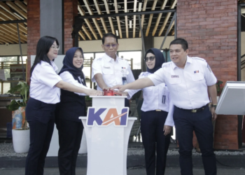 Peresmikan KAIfetaria by Loko Café, yang terletak di Kantor Pusat KAI di Jalan Perintis Kemerdekaan No. 1 Bandung. Acara peresmian ini dilakukan langsung oleh Direktur Utama KAI, Didiek Hartantyo.(FOTO: Humas KAI)