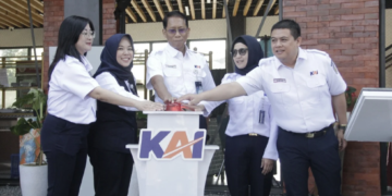 Peresmikan KAIfetaria by Loko Café, yang terletak di Kantor Pusat KAI di Jalan Perintis Kemerdekaan No. 1 Bandung. Acara peresmian ini dilakukan langsung oleh Direktur Utama KAI, Didiek Hartantyo.(FOTO: Humas KAI)