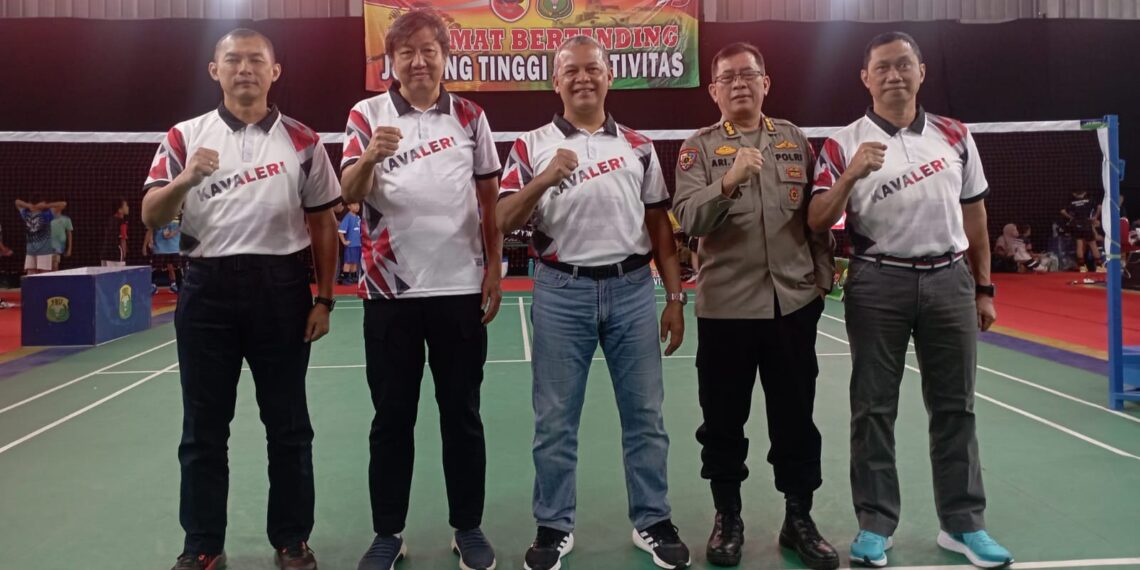 Pusat Kesenjataan Kavaleri (Pussenkav) menggelar Kejuaraan Bulutangkis Terbuka Kelompok Umur Piala Danpussenkav yang berlangsung dari 19 hingga 25 Agustus 2024 di GOR TriDaya Cakti Pussenkav, Jalan Cikuray, Kota Bandung. Acara ini mengangkat tema HUT RI ke-79.(FOTO: KONI Jabar)