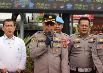 Polres Cianjur menggelar konferensi pers untuk memaparkan hasil dari kegiatan rutin yang ditingkatkan (KRYD) yang dilaksanakan selama tujuh hari, mulai dari 5 Agustus hingga 11 Agustus 2024.Konferensi pers ini dipimpin oleh Kabag SDM Polres Cianjur, Kompol Faisal dan berlangsung di Lapangan Apel Mapolres Cianjur.(FOTO: Istimewa)