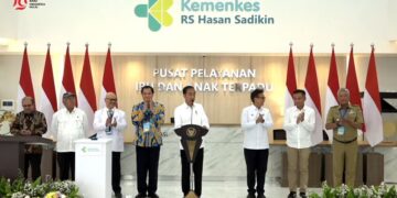 Presiden Jokowi Resmikan Gedung Pelayanan Kesehatan Ibu dan Anak Rumah Sakit Hasan Sadikin Bandung, Kamis (29/08/2024). (Foto: Tangkapan layar YouTube Setpres)