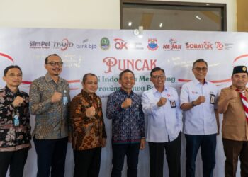 Dalam acara puncak Hari Indonesia Menabung yang digelar pada 15 Agustus 2024 di Cimahi Techno Park, Otoritas Jasa Keuangan (OJK) Jawa Barat bersama Pemerintah Provinsi Jawa Barat, berkolaborasi dengan bank bjb, menyelenggarakan kegiatan yang bertujuan untuk menumbuhkan budaya menabung di kalangan pelajar sejak dini.