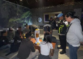 Razia pengunjung tempat hiburan malam yang digelar Satresnarkoba Polres Cianjur.(Foto:Istimewa).