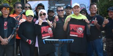 Pentas musik yang diselenggarakan oleh Komunitas Pecinta Rolling Stone Sumedang pada Car Free Day (CFD) di Alun-Alun Sumedang mendapat pujian dari Pj Bupati Sumedang, Yudia Ramli, pada Minggu (11/08/2024). (FOTO: Humas Pemkab Sumedang)