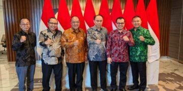 Kementerian Komunikasi dan Informatika (Kemenkominfo) diharapkan memainkan peran kunci dalam hal ini. Ketua Umum Komite Olahraga Nasional Indonesia (KONI) Pusat, Letjen TNI Purn Marciano Norman, mengundang Menteri Kominfo Budi Arie Setiadi beserta jajarannya untuk terlibat aktif dalam memastikan kesuksesan PON XXI Aceh-Sumut 2024.(FOTO: KONI Pusat)