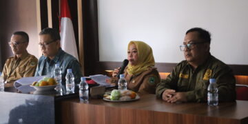 Diskopdagperin dan BPSK jalin kerja sama untuk memperkuat perlindungan konsumen di Kabupaten Kuningan.