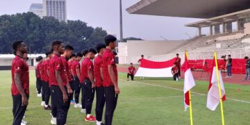 Tim U-20 Indonesia melakukan upacara HUT Kemerdekaan RI-79.(FOTO: PSSI)