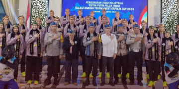 Menjelang kompetisi Kapolri Cup 2024, Kapolda Jawa Barat (Jabar) Irjen Pol Akhmad Wiyagus secara resmi mengukuhkan tim putra dan putri bola voli indoor Polda Jabar pada Selasa, 20 Agustus 2024. Pengukuhan tersebut melibatkan 16 atlet putra dan 17 atlet putri, serta 8 ofisial tim.