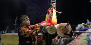 Dalang wayang golek
