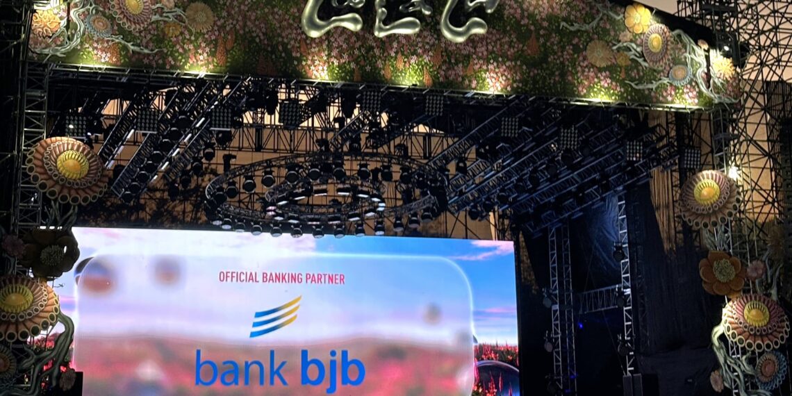 Kehadiran bank bjb di LaLala Festival 2024 sebagai official banking partner, tidak hanya menyediakan pengalaman festival yang mengesankan, tetapi juga berbagai promo dan program menarik bagi para pengunjung.