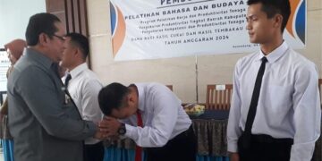 Dinas Tenaga Kerja dan Transmigrasi (Disnakertrans) bekerja sama dengan berbagai lembaga pelatihan kerja (LPK) mengadakan Program Pelatihan Bahasa dan Budaya Jepang Tahun 2024. Program ini merupakan bagian dari Pelatihan Kerja dan Produktivitas Tenaga Kerja dan berlangsung selama enam bulan, diikuti oleh 120 peserta.(FOTO: Humas Pemkab Sumedang)