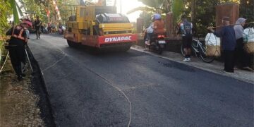 Perbaikan dan pengaspalan jalan