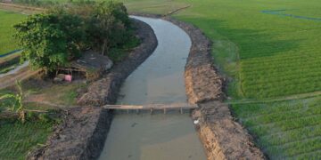 Dinas Sumber Daya Air Bina Marga dan Bina Konstruksi (DSDABMBK) Kabupaten Bekasi melakukan normalisasi Kali Balong Jati, Desa Karangsatu, Kecamatan Karangbahagia, untuk memperlancar pasokan air ke lahan pertanian.(FOTO: Humas Pemkab Bekasi)