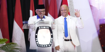 Calon gubernur Jabar nomor urut 3, Ahmad Syaikhu bersama calon wakilnya Ilham Habibie di KPU Jabar beberapa waktu lalu.(FOTO: Istimewa)