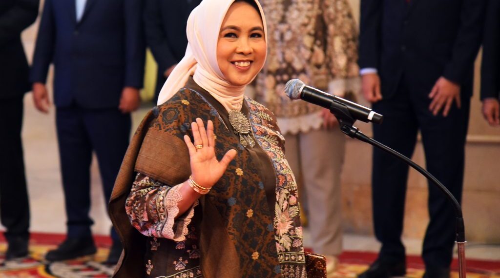 Presiden Joko Widodo (Jokowi) resmi melantik Aida Suwandi Budiman sebagai Anggota Dewan Komisioner Lembaga Penjamin Simpanan (LPS) untuk sisa masa jabatan 2020-2025. Pelantikan berlangsung di Istana Negara pada Rabu pagi.