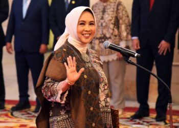 Presiden Joko Widodo (Jokowi) resmi melantik Aida Suwandi Budiman sebagai Anggota Dewan Komisioner Lembaga Penjamin Simpanan (LPS) untuk sisa masa jabatan 2020-2025. Pelantikan berlangsung di Istana Negara pada Rabu pagi.