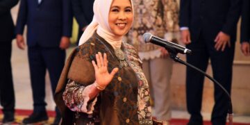 Presiden Joko Widodo (Jokowi) resmi melantik Aida Suwandi Budiman sebagai Anggota Dewan Komisioner Lembaga Penjamin Simpanan (LPS) untuk sisa masa jabatan 2020-2025. Pelantikan berlangsung di Istana Negara pada Rabu pagi.