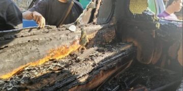 Angkot trayek Baros-Terminal Jubleg, hangus terbakar di kawasan Pasar Gudang, Kota Sukabumi.(Foto:Istimewa).