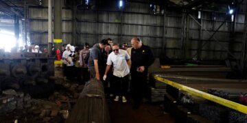 Menteri Perdagangan, Zulkifli Hasan memimpin ekspose temuan terhadap produk tidak memenuhi ketentuan di Cikarang, Bekasi, Jawa Barat, Kamis (26 Sep). Total barang yang diamankan sebanyak 192.193 batang dengan berat 1.100 ton dengan nilai Rp11 miliar.