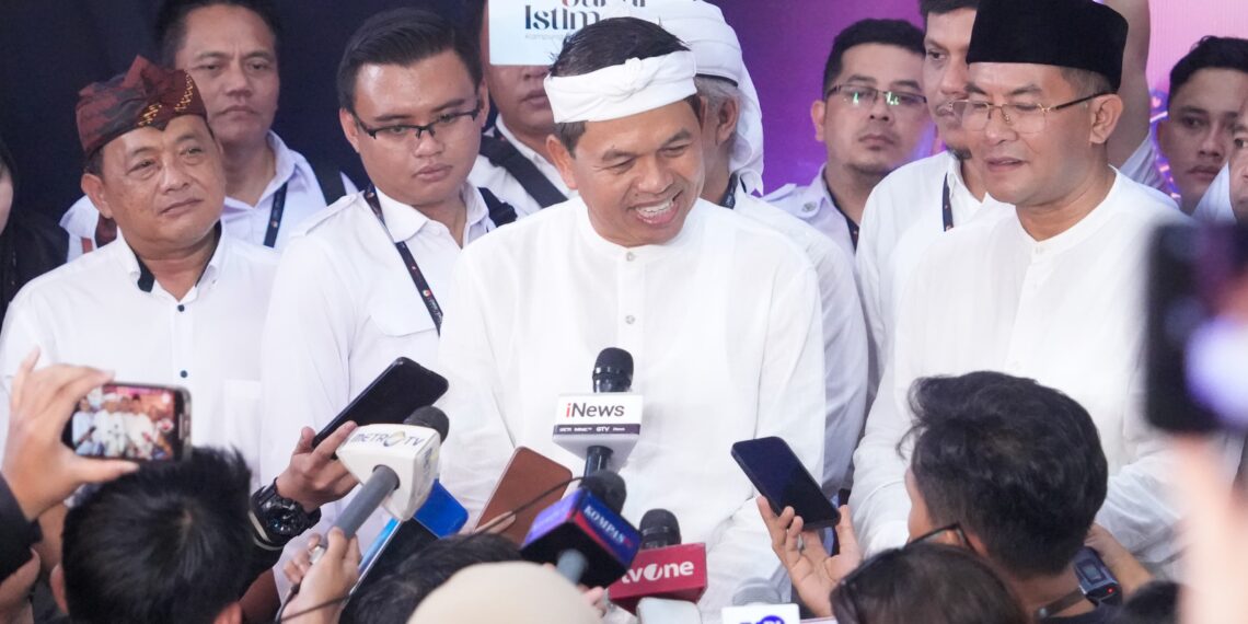 Cagub Jabar Dedi Mulyadi memberikan keterang pers terkait serangan hoaks yang menerpa dirinya. (Dok. Istimewa)