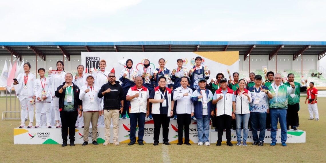 Podium medali sepak bola wanita PON 2024.