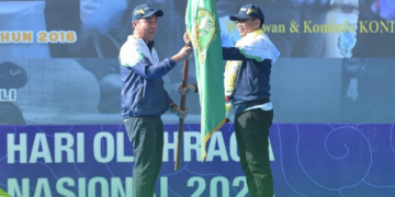 Kapolda Jawa Barat, Irjen Pol Dr. Akhmad Wiyagus menghadiri acara peringatan Hari Olahraga Nasional (HAORNAS) ke-41 yang diselenggarakan di Plaza Gedung Sate, Jalan Diponegoro, Bandung, atas undangan Gubernur Jawa Barat.