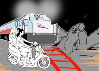 Ilustrasi pegendara sepeda motor terobos pintu perlintasan kereta api.(Foto:Istimewa).