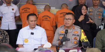 Kapolres Tasikmalaya Kota, AKBP Joko Sulistiono, menjelaskan pengungkapan kasus kematian Ghazwan Ghaisan, pelajar MTs Negeri di Kota Tasikmalaya.(Foto:Istimewa).