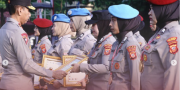 Kapolda Jawa Barat Irjen Pol Dr. Akhmad Wiyagus memimpin Apel Bersama dalam rangka memperingati Hari Jadi Polisi Wanita (Polwan) Republik Indonesia yang ke-76.