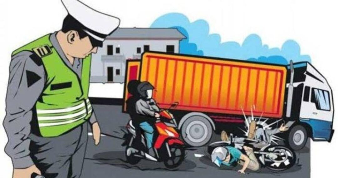 Truk Bermuatan Tanah Tabrak Sepeda Motor