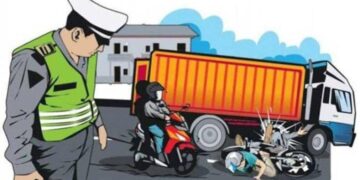 Truk Bermuatan Tanah Tabrak Sepeda Motor