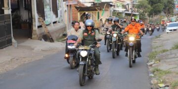Kepala BNPB Letjen TNI Suharyanto kunjungi lokasi terdampak gempa di Garut.