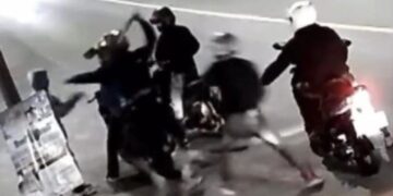 Tangkapan layar rekaman CCTV aksi komplotan begal di Kabupaten Bandung Barat (KBB).(Foto:Istimewa)