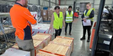 Konsul Jenderal Republik Indonesia (Konjen RI) Perth, bersama Konsul Pensosbud, telah menghadiri tahapan akhir repatriasi 332 buah keramik TekSing