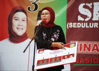 Cabup Indramayu Nina Agustina menggelar kampanye perdana di dekapan titik. (Dok. Istimewa)